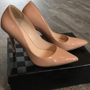 Nude patent leather pumps size 8.5